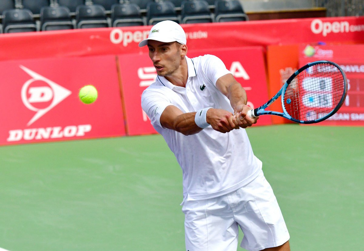 Tenis_Espinar's tweet photo. Tenemos primer finalista. Luka Pavlovic vence a Keegan Smith y se cuela en la final del Open Castilla y León Villa de El Espinar 👏

Luka Pavlovic vs Keegan Smith (6-2 7-6) https://t.co/0LDo3qXMvT