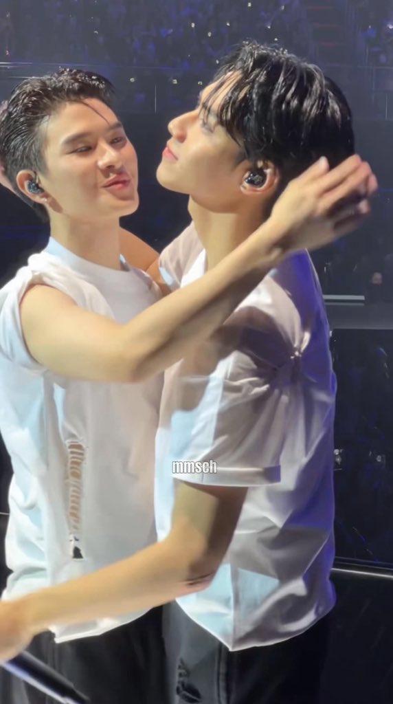 _sirilak_29's tweet photo. ฮรืออ เขินสายตาม้ากกมากก อบอุ่นทิ่สุด ยกให้ขึ้นหิ้งเรยย😭😭😭 มีน้ามมตาจำนวนมากก ㅜㅜㅜㅜ น่ารักกกันจังเยยอ้วรร จั๋น♥️ภีมไทย sososo much! 🪽★ ★ ★ 🚰 ⩊🚰 

#PEEMWASU #THAlchayanon
#BUS_LIGHTASONE_D2 https://t.co/wdeWhTWwLU