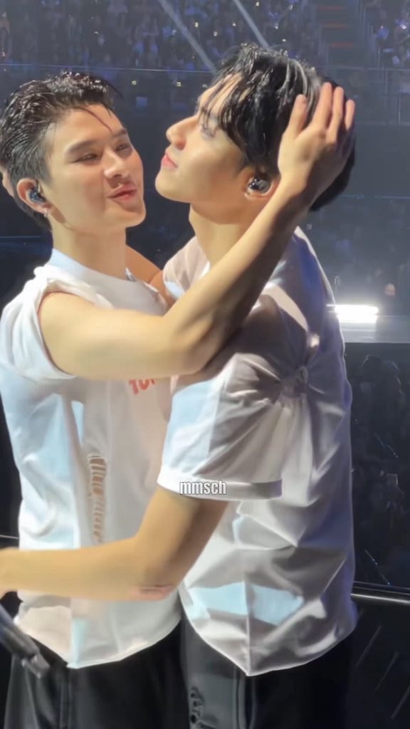 _sirilak_29's tweet photo. ฮรืออ เขินสายตาม้ากกมากก อบอุ่นทิ่สุด ยกให้ขึ้นหิ้งเรยย😭😭😭 มีน้ามมตาจำนวนมากก ㅜㅜㅜㅜ น่ารักกกันจังเยยอ้วรร จั๋น♥️ภีมไทย sososo much! 🪽★ ★ ★ 🚰 ⩊🚰 

#PEEMWASU #THAlchayanon
#BUS_LIGHTASONE_D2 https://t.co/wdeWhTWwLU