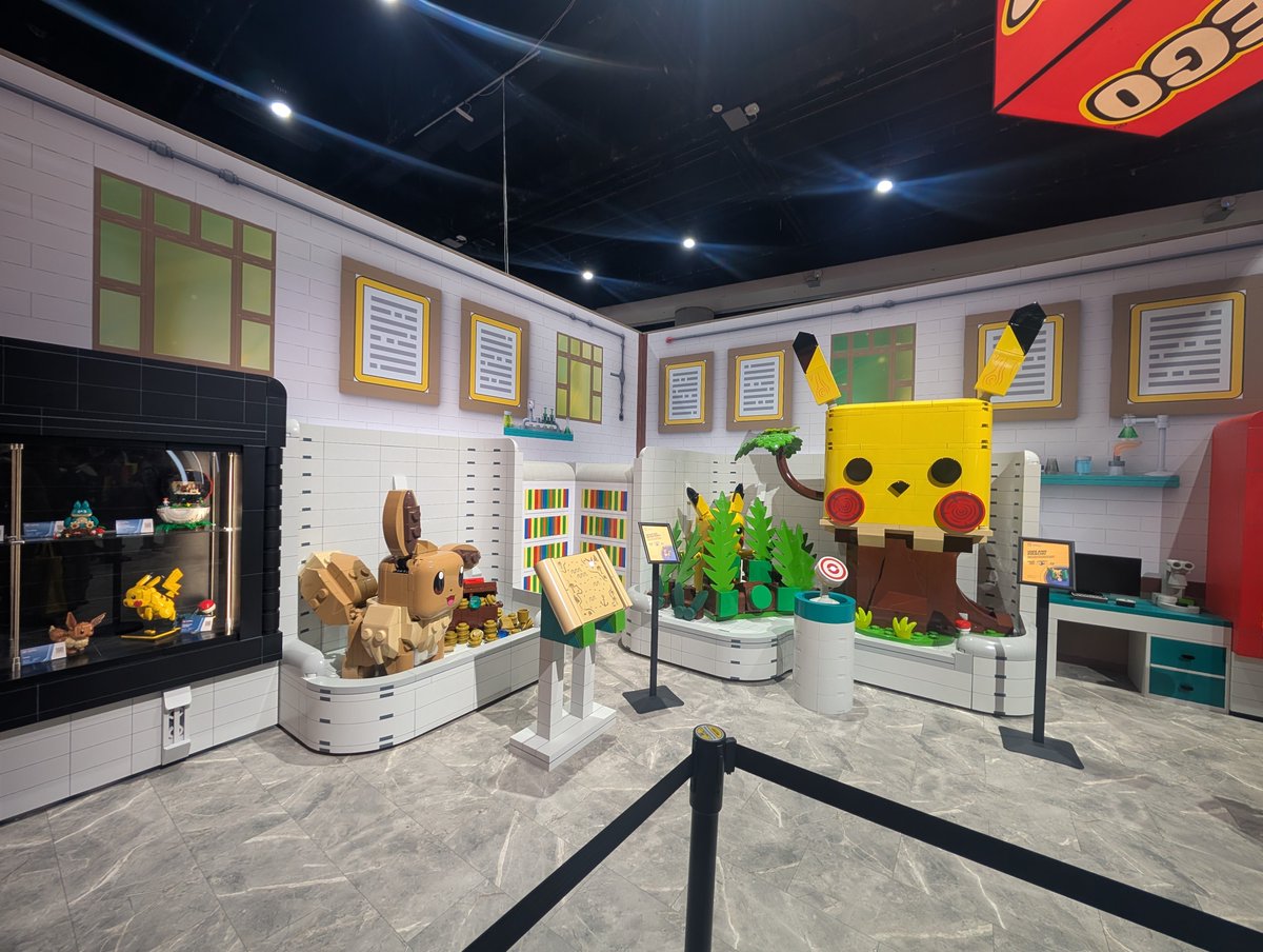 LilyclHung's tweet photo. How do I get my own giant Legos at home 😂 #sdcclego #pokemon #sdcc https://t.co/S13fGulW5E