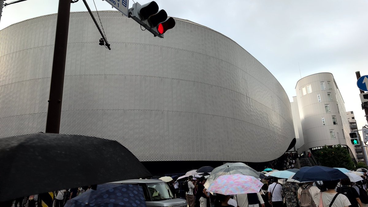 midorin18's tweet photo. Shikao&amp;The Family Sugar@横浜BUNTAI、お疲れさまでした！文体は建替え後初めて！オシャレ！✨️
30年の足跡を辿るライブ、ファミリーシュガーの演奏はハチミツの寝床のようにスガさんの歌を軽やかに遊ばせる、もう最高でした✨️名曲しかない中でも黄金の月〜アストライドの流れは魂持ってかれた😭 https://t.co/kvvFGt5UQa