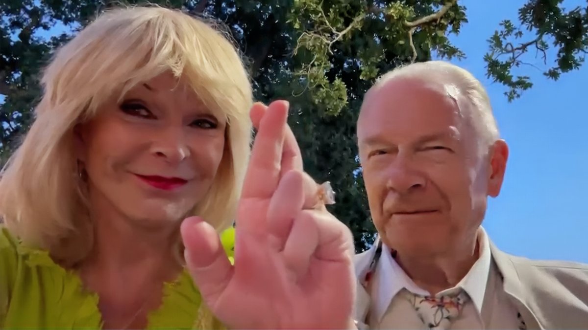 frippofficial's tweet photo. This weekend, Toyah &amp; Robert's latest Upbeat Moment's (from a friend &amp; bandmate's wedding!) and a vintage Sunday Lunch!
Today at 19:00 CEST: https://t.co/3Q4RquTBVv
Tomorrow at 13:00 CEST: https://t.co/MPyeDYsUKT https://t.co/IEquD73fbC