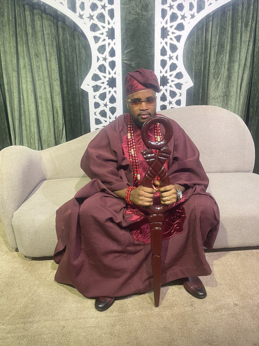 mfclothingceo's tweet photo. A proud moment for me as a Tailor. Seeing how elegant the outfits looks on the groom is really a big flex for me.

100%Bespoke Tailoring for Kings 
👤 Manx Clothing 
📍 Ibadan 
🚚 Nationwide 
☎️ 08141122666 
📌 We are tested,trusted and registered

#MadeByManx https://t.co/1f59rYSZtH