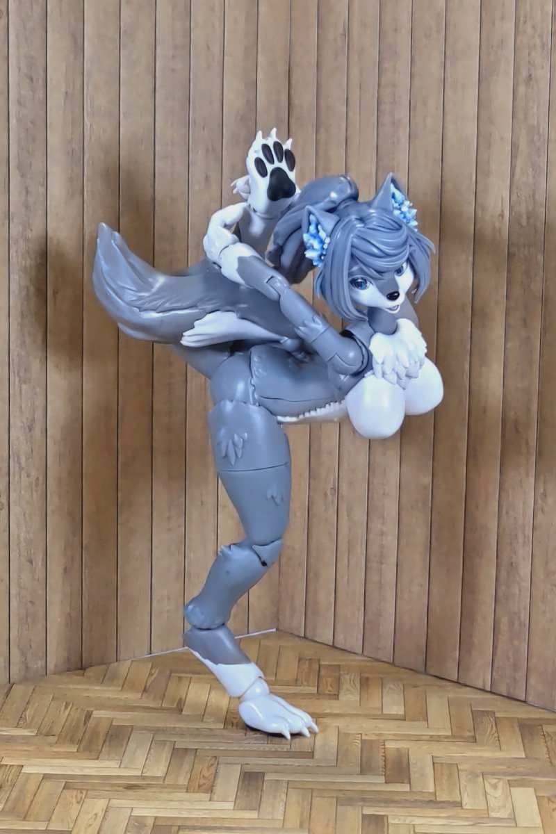 tarouchanchoco's tweet photo. けもプラのハイイロオオカミさん高ケモで完成
中ケモの手足とオプションの手足はまた今度
で
組みやすいなこの子
肉球のお陰か片足でもバランス取りやすいし上半身も結構捻れたり反らせたりで面白いポーズもとれる
あとは何か着せたいけど···作るか
ソーイングビー見てるし何とかなるでしょ
#けもプラ https://t.co/z9hyLLQbuG