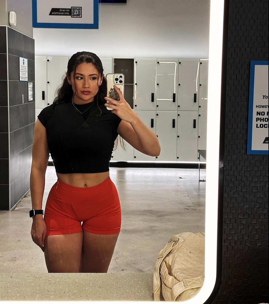 Elowenperry's tweet photo. Gym dumps https://t.co/oyjIVKkHD3