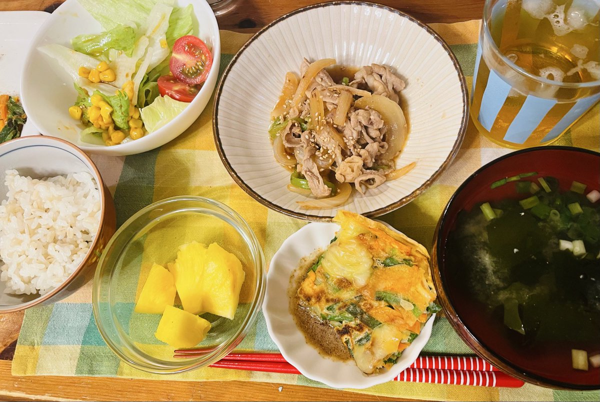 MamaObento's tweet photo. #晩ごはん
7/25
生姜焼き

ニラチーズチヂミ

コーンサラダ

ワカメと小ネギのお味噌汁

パイナップル🍍 https://t.co/uYKMU9WP5U