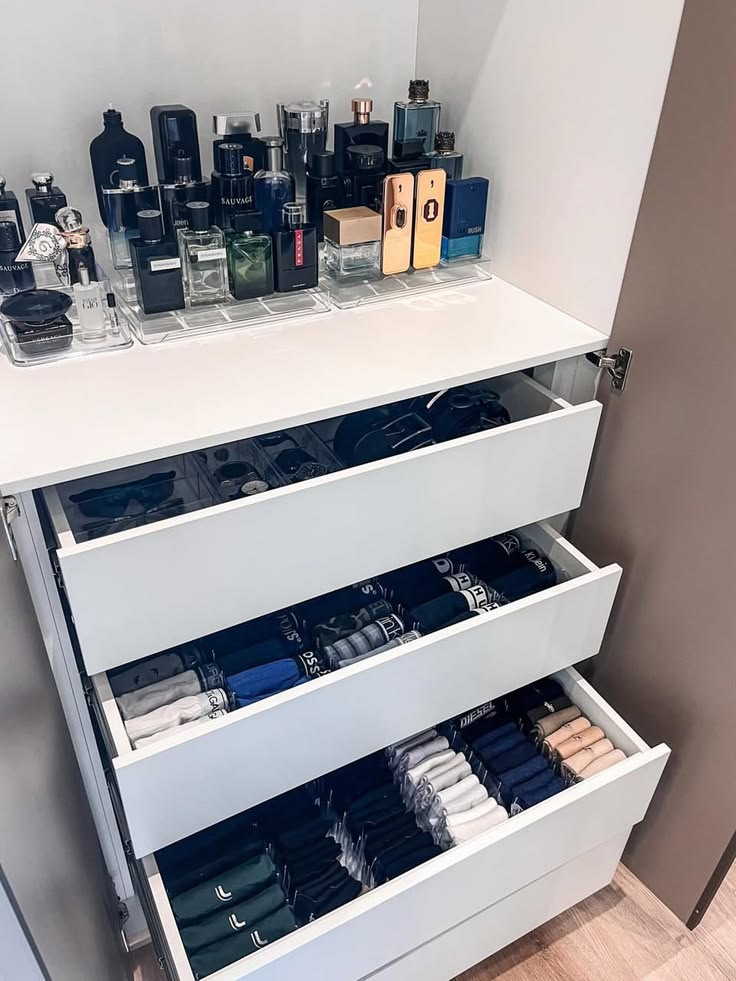 MensFashionGeek's tweet photo. This is all a man wants in his life btw. https://t.co/fiybrZVa1W