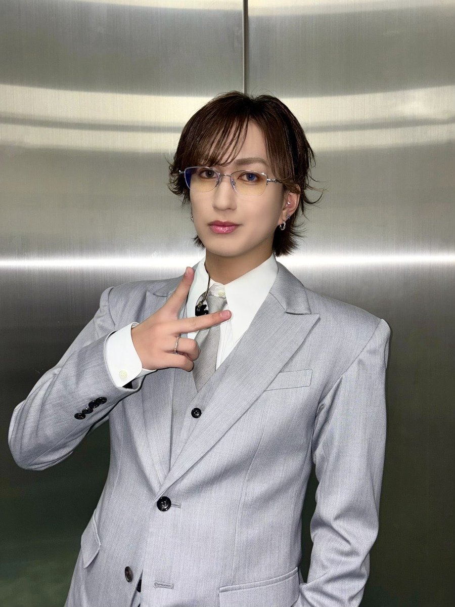 chanum_21's tweet photo. 右小指曲がっちゃうし左小指でささえちゃうのが池田彪馬くん。ソロハモ、メロも支えてダンスも出来てセンターも任せられるのが池田彪馬くん。お茶目でイケメンなのに、急にキザ路線走り始めて大事な所で噛むのが池田彪馬くん。まるっと全て好きすぎる。
#SUPERDRAGON  #スパドラ
#池田彪馬　#EBiDAN https://t.co/LE8utdZSEf