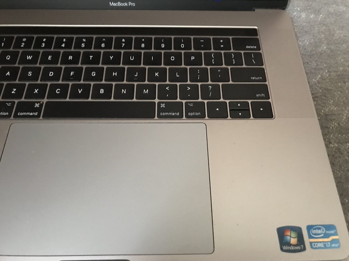 losersduality's tweet photo. i 🖤 my windows laptop https://t.co/LLiqfsJvJP