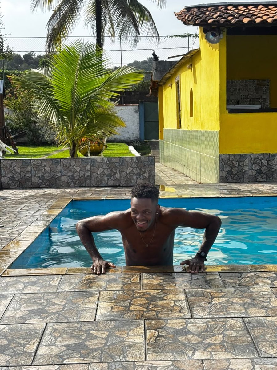 11kaelly's tweet photo. 🤽🏿‍♂️ https://t.co/8uFxWcTXHX