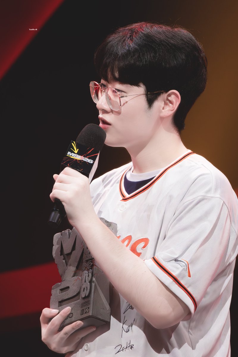 Tuoliyeli's tweet photo. 260712 MSI Final

#Zeus #제우스 #최우제 https://t.co/z8NASG2b85