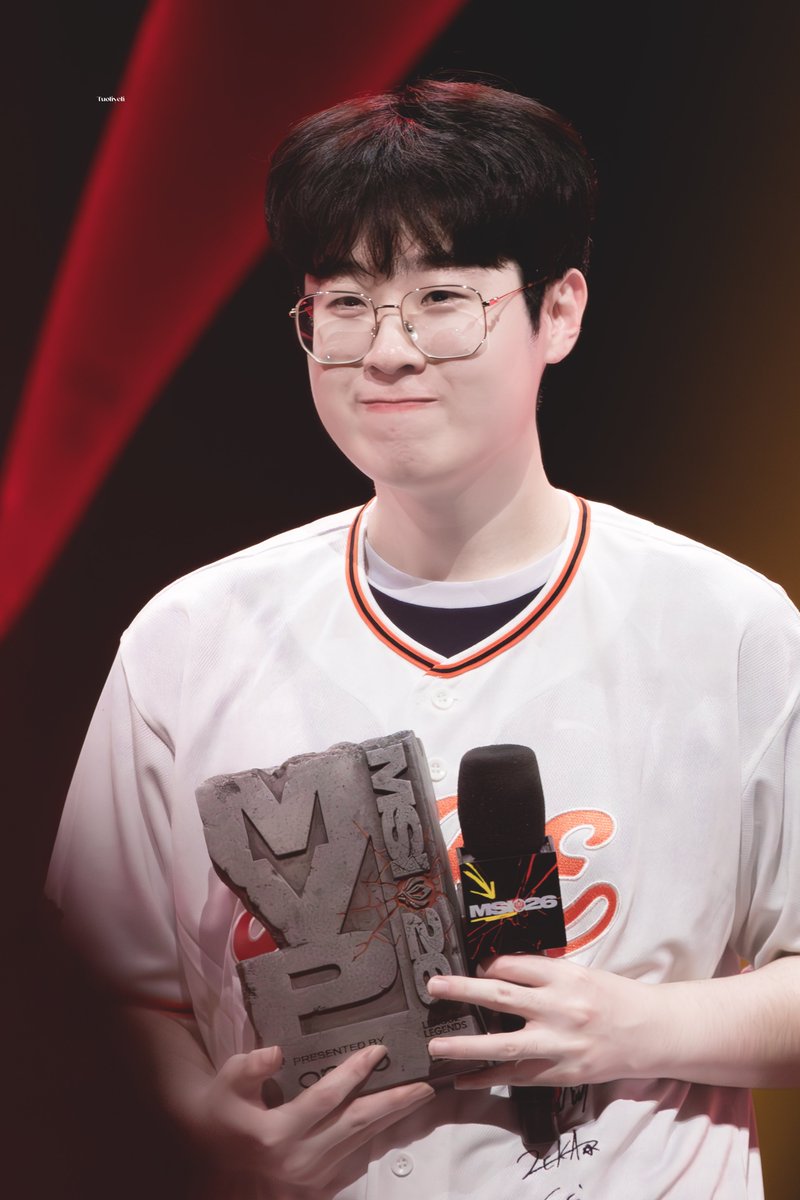 Tuoliyeli's tweet photo. 260712 MSI Final

#Zeus #제우스 #최우제 https://t.co/z8NASG2b85