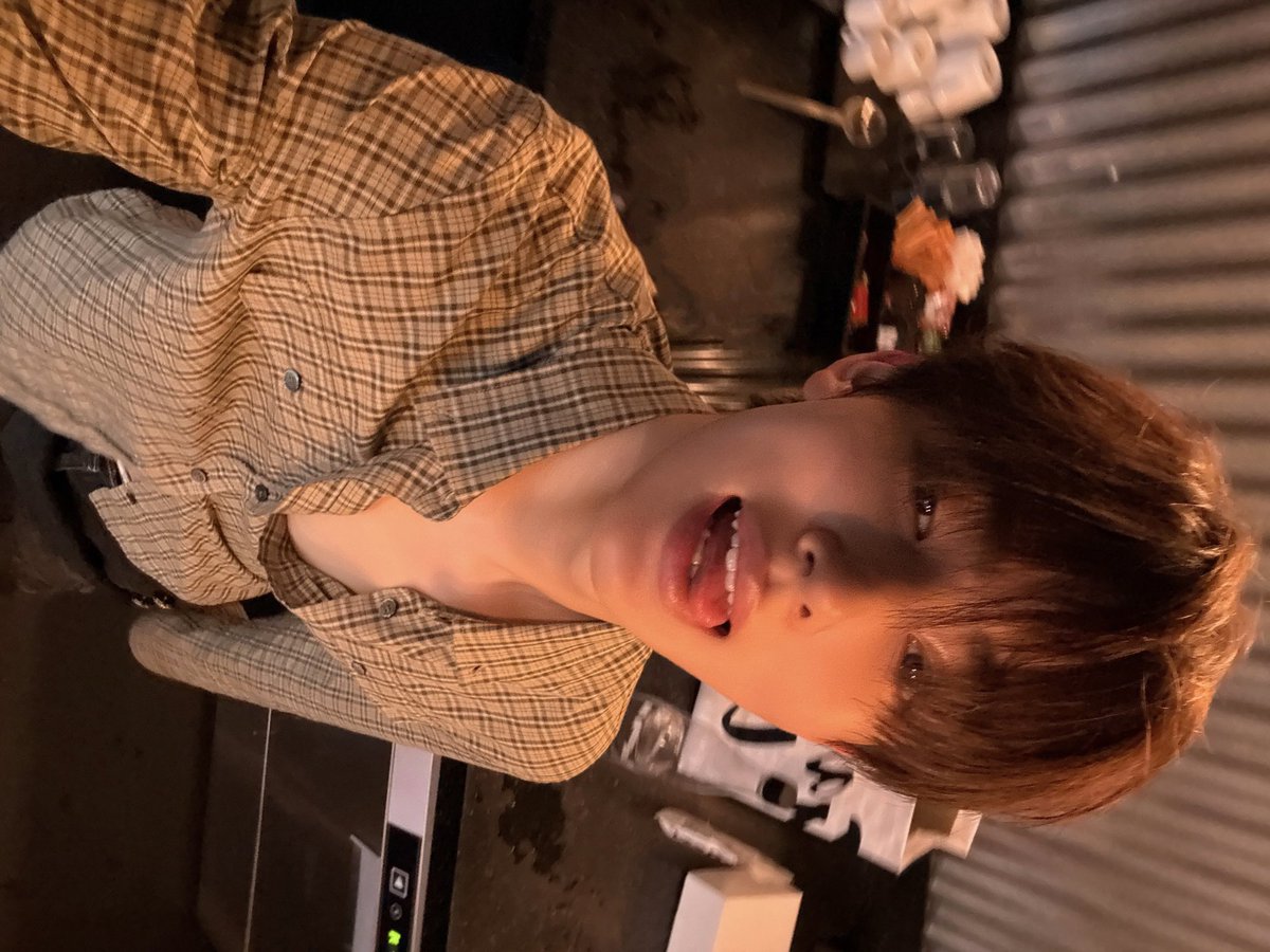 eomseaniee's tweet photo. his selca game is so strong https://t.co/7KGMNoOUps