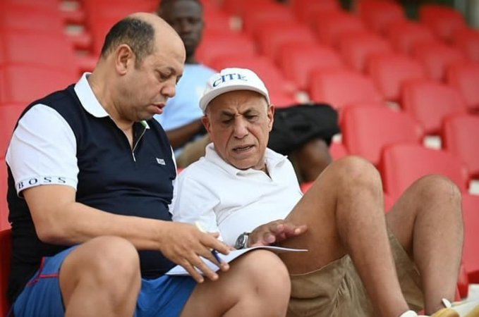 Kibrahim8000's tweet photo. @Mohamed91543417 ههههههههههه مش هو كان حبيب وداعم لقائمة ممدوح عباس لبيب كشري الموحده   ويقابل معاهم  كل يوم لشتم مجلس  الزمالك مرتضى منصور https://t.co/9WVYKmNyXn