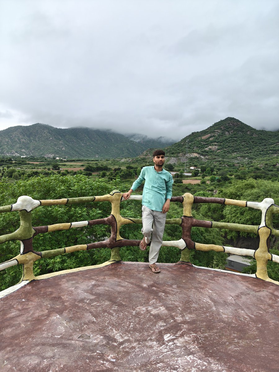 Rakesh_Barwal04's tweet photo. Sirohi 
Good night 🌉🌌 https://t.co/zzhPK4wsPh