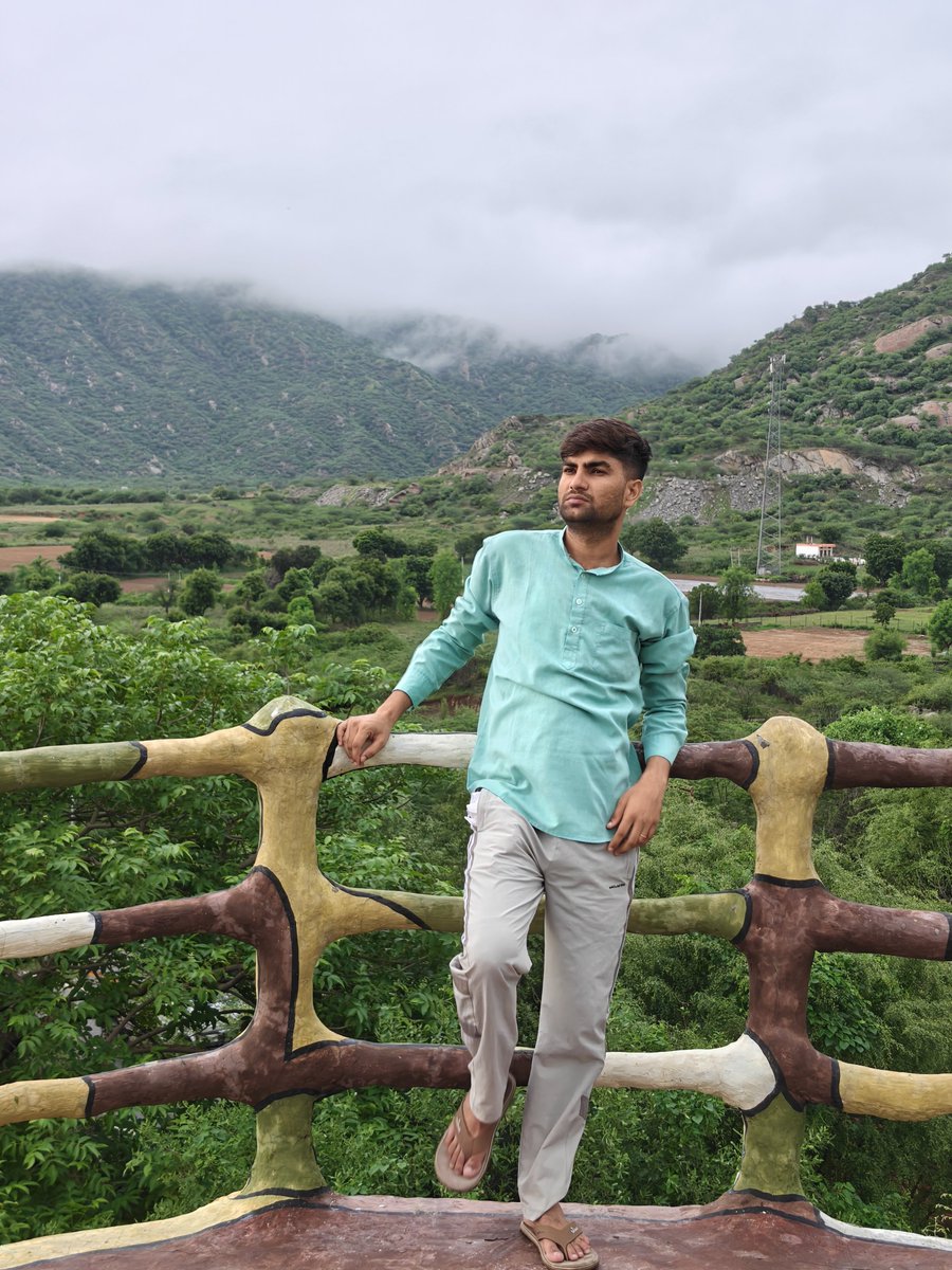 Rakesh_Barwal04's tweet photo. Sirohi 
Good night 🌉🌌 https://t.co/zzhPK4wsPh