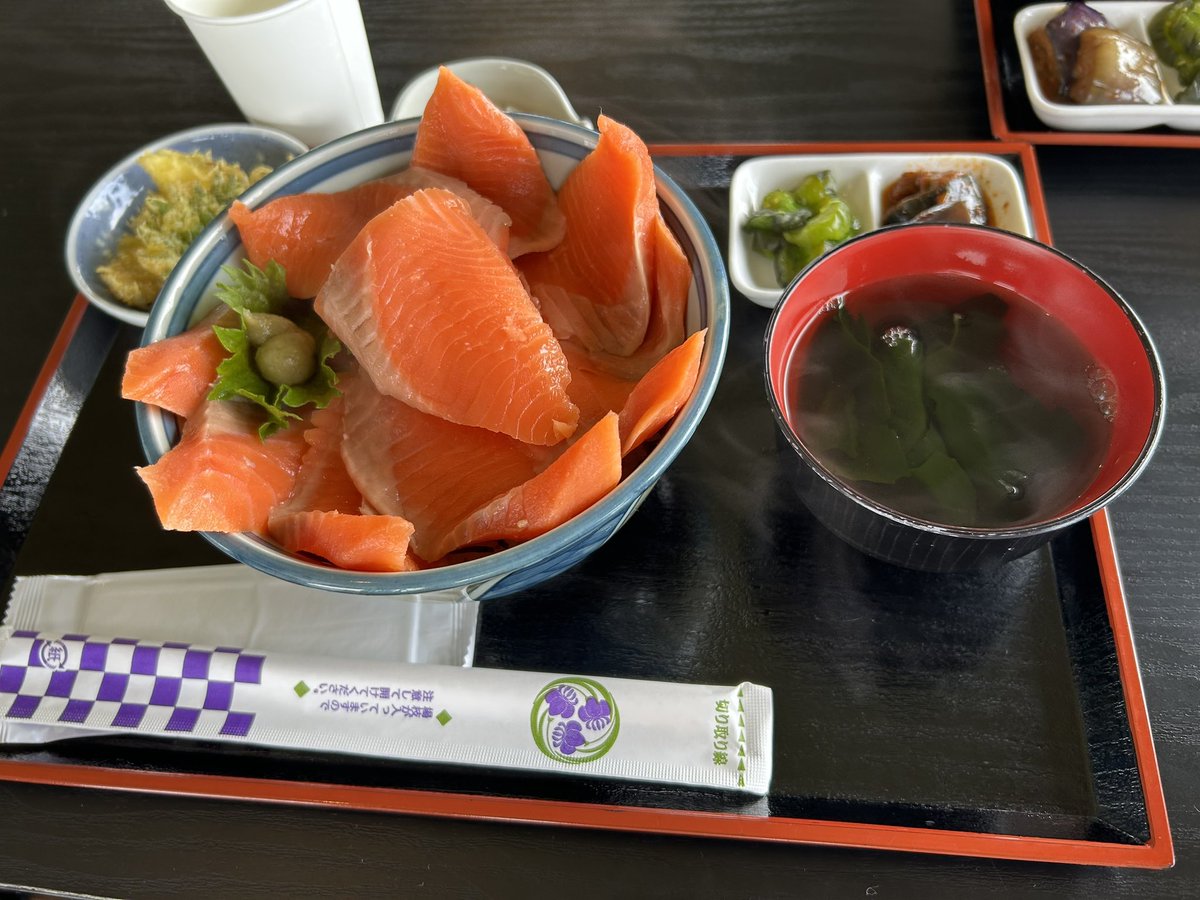 Qchan0083's tweet photo. @nanbohonzunena 連れが食べていた
青森サーモン丼と綺麗な滝🤩
養殖のマツカワガレイ
美味しいお魚です https://t.co/4mDSSqx7Vp