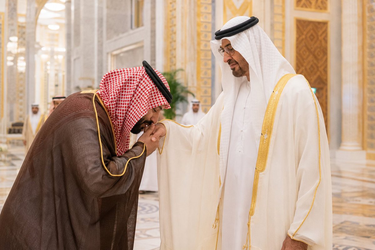 O_Al_mazroae's tweet photo. تطاول على سيده وحاميه وبعد سته اشهر اكتشف أنه ولا شي بدون الإمارات فعاد صاغرًا ذليلاً منكسراً بين يدي سيدي الشيخ محمد بن زايد صاحب القلب الكبير الذي رحب به وعفى عنه وسامحه لوجه الله تعالى 

فشكراً شيخنا محمد بن زايد على سعة صدرك وحكمتك لاجل وحدة الخليج @MohamedBinZayed https://t.co/ECaB25tmkV