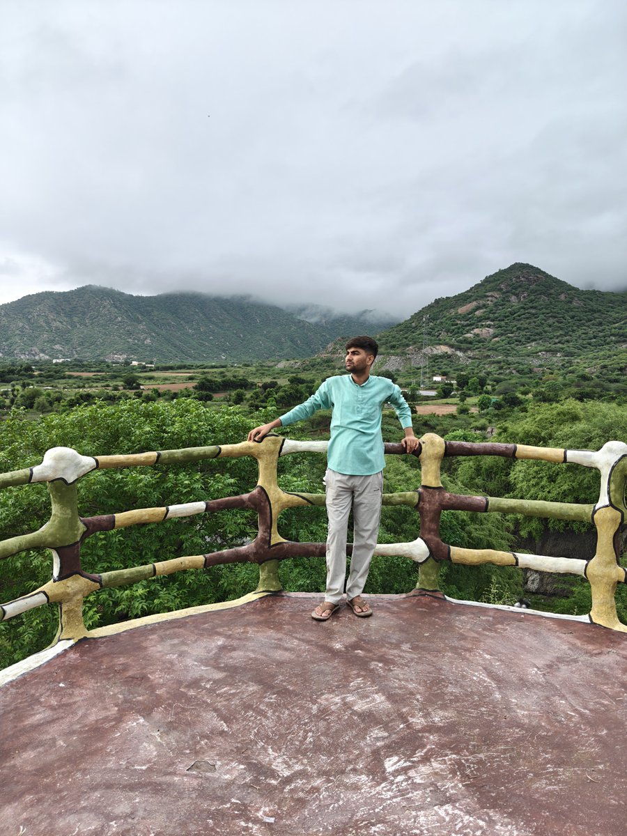 Rakesh_Barwal04's tweet photo. Sirohi 
Good night 🌉🌌 https://t.co/zzhPK4wsPh