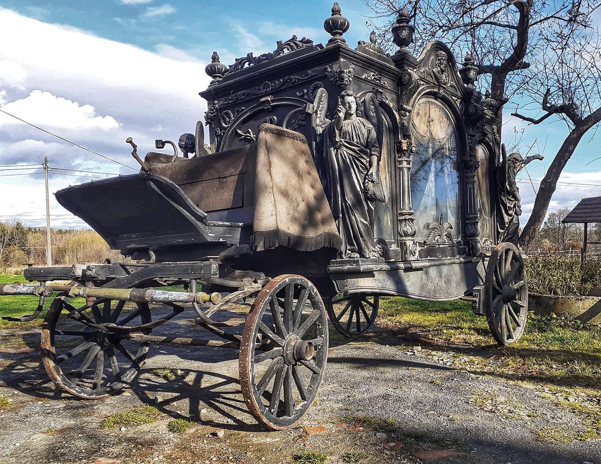 Fascinate_Hist's tweet photo. A Gothic hearse discovered in Germany dating back to the late 19th century. https://t.co/HBrBEbKglA