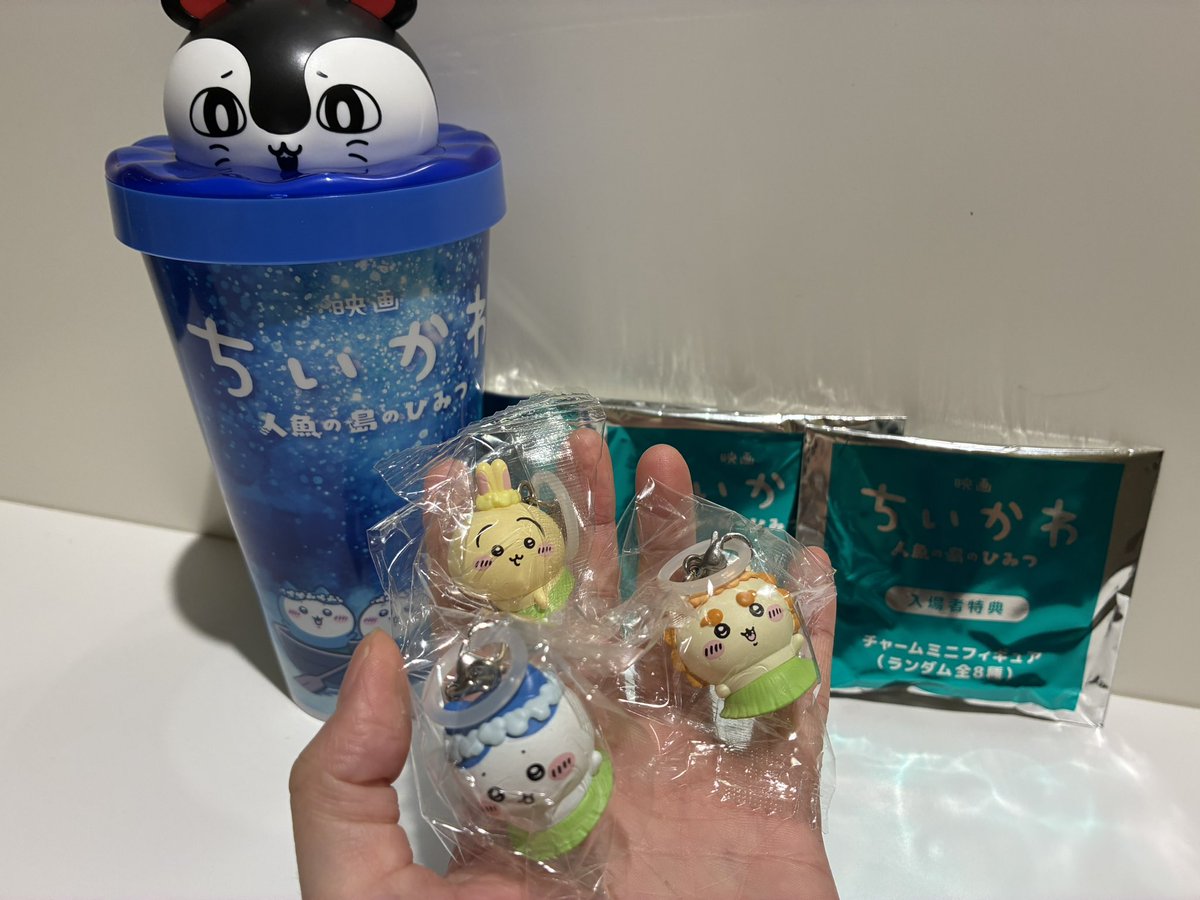 fu_life_'s tweet photo. ちいかわ観てきた✨

観終わってからの会場内のざわつきがヤバかった笑

これは改めて見るとタイトルの意味と、
ポスターのちいかわが持つ人魚のウロコの意味がわかる🫣

ある意味大人も子どもも違った視点で楽しめる内容👍

意外とちい活満喫してしまった😚

⭐️#映画館でちいかわ 
⭐️#キャンペーン https://t.co/jSQ3VjRACk