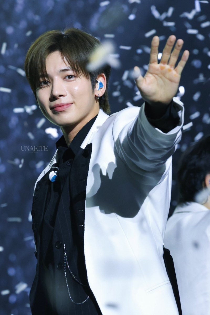 Dongle_TH250's tweet photo. 260725 KMA HQ

왕자님🫶🏻💕🫶🏻💕

#태현 #강태현  #TAEHYUN #テヒョン 
#투모로우바이투게더 #TXT  
#TOMORROW_X_TOGEHTER https://t.co/dEMsmaxSEP