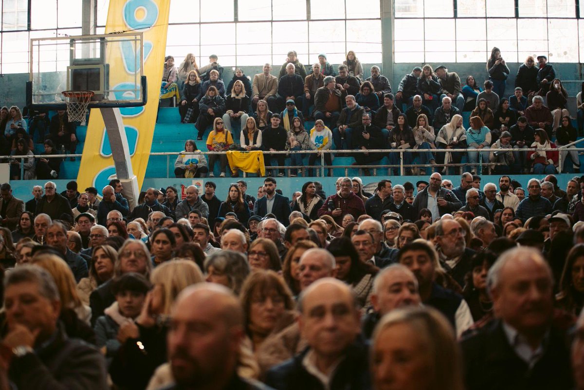 JavierGarcia_Uy's tweet photo. En este Congreso Nacional de @alianzapaisuy, compañeros y militantes de cada rincón del Uruguay comparten sus realidades, desafíos y propuestas.
Porque las mejores decisiones nacen de escuchar a la gente. https://t.co/8hXMcdKsAj
