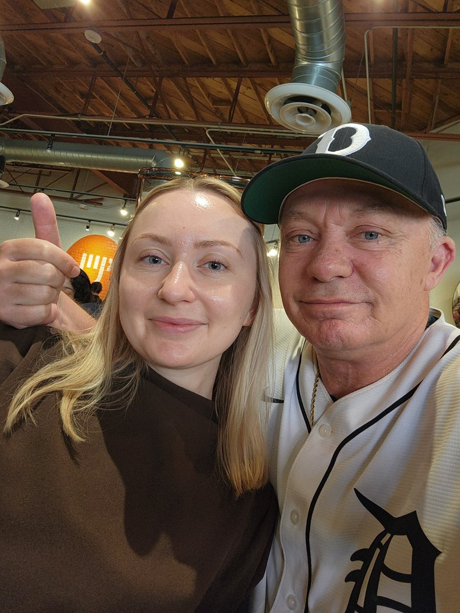 dclynick66's tweet photo. I'm so incredibly proud of my youngest daughter, Chantel. She travels around the world in her current job for Door Dash. She's also soon to become the Regional Southwest Director for Door Dash! 👍 #DaddysLittleGirl https://t.co/kJ6JM2oV8a