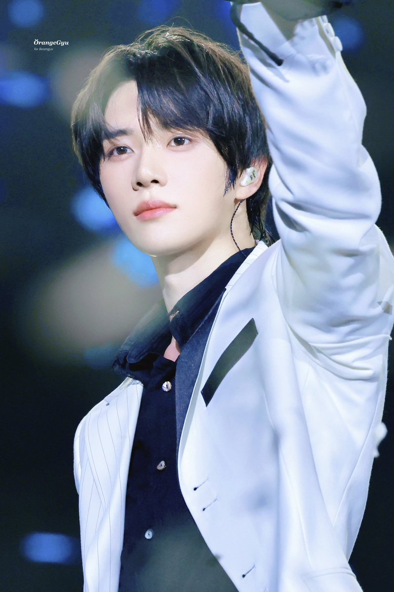 otakoi_txt's tweet photo. 수트 미남의 축복이 끝이 없네 https://t.co/U4Mo4ELMb9