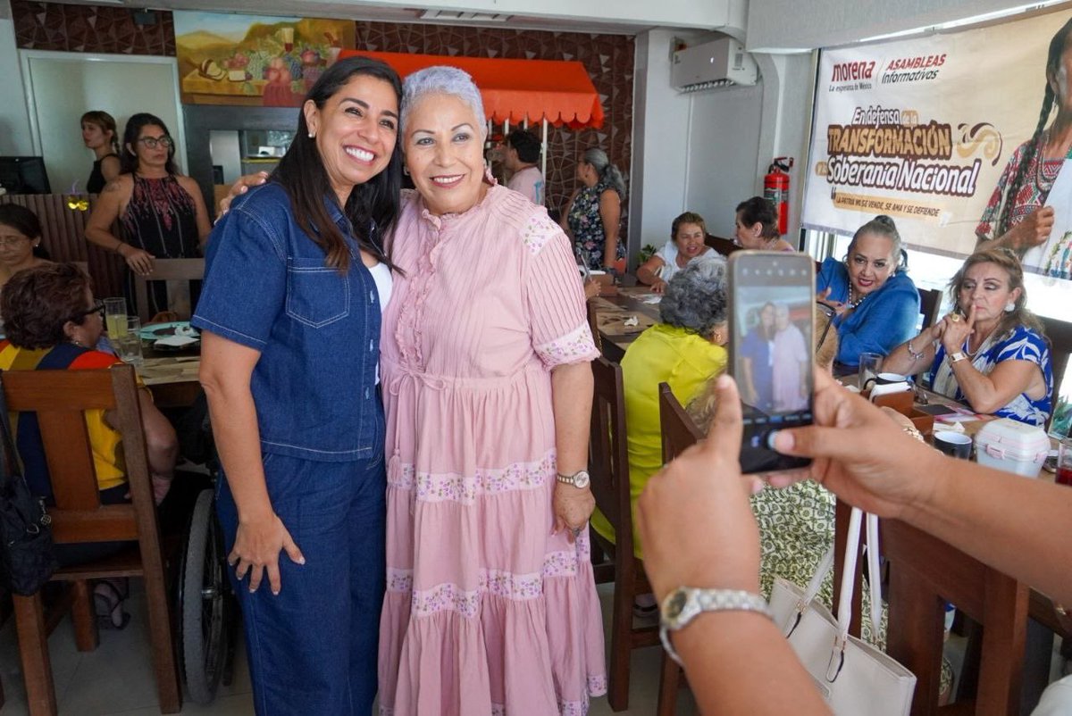 MarybelVillegas's tweet photo. La fuerza de las mujeres es un gran ❤️ que late con amor por #QuintanaRoo.

Hoy iniciando el día con una amena plática para intercambiar ideas con “Las Chetumaleñas”, aquí en la capital de nuestro estado. 
¡Gracias por su cariño y respaldo! 🫶🏽

@Claudiashein @PartidoMorenaMx @CitlaHM @Carlos_UlloaP  @SergioSalomonC 

-Proceso para la selección de la Coordinación de la Defensa de la Transformación y Soberanía Nacional.
#AsambleasInformativas #Morena ✅