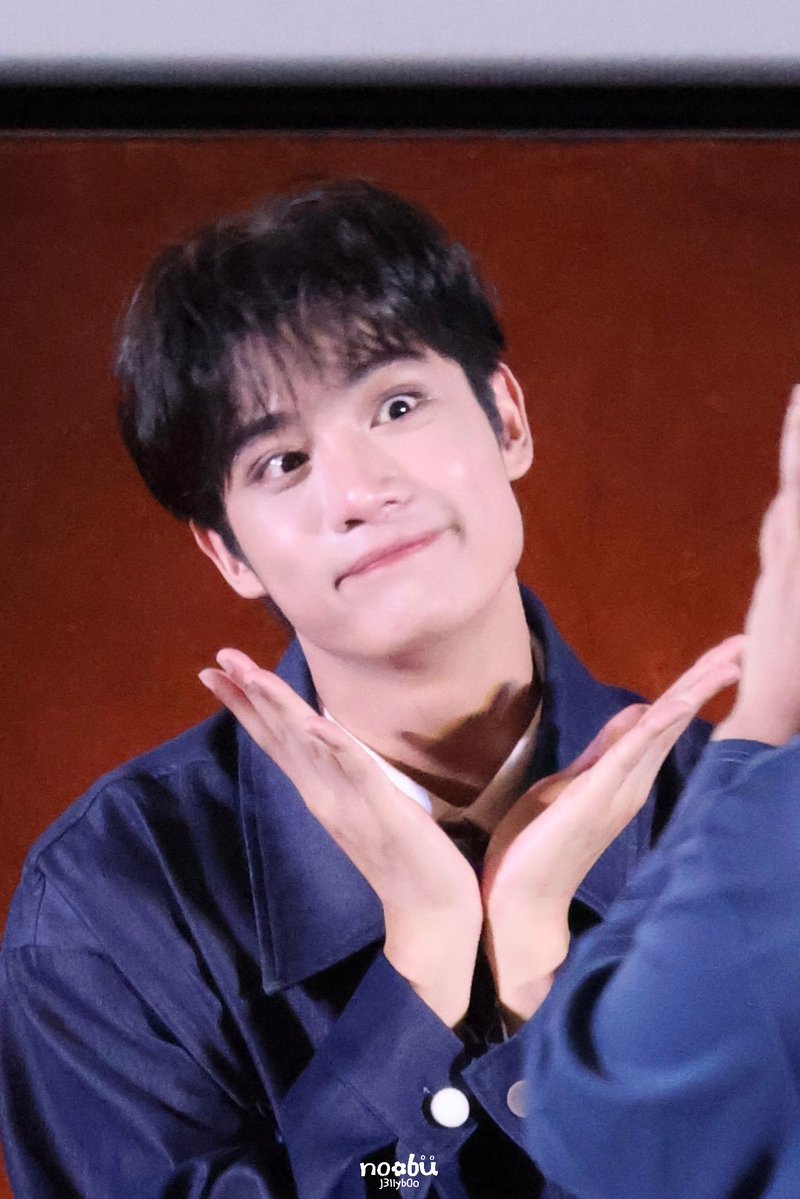 j3llyb0o's tweet photo. ภาพรวมน้องศาเล่นกับแฟนคลับ 🫳🏻🫳🏻 ใจแตกกก น่ารักมากอะ ใครจะไหวน้อ ᵒ̴̶̷̥́ ·̫ ᵒ̴̶̷̣̥̀

THE EDGE OF HORIZON EP6
#อรุณรุ่งEP6 ( ♡ — #ongsacelcius ) https://t.co/jUCoWeQO3z