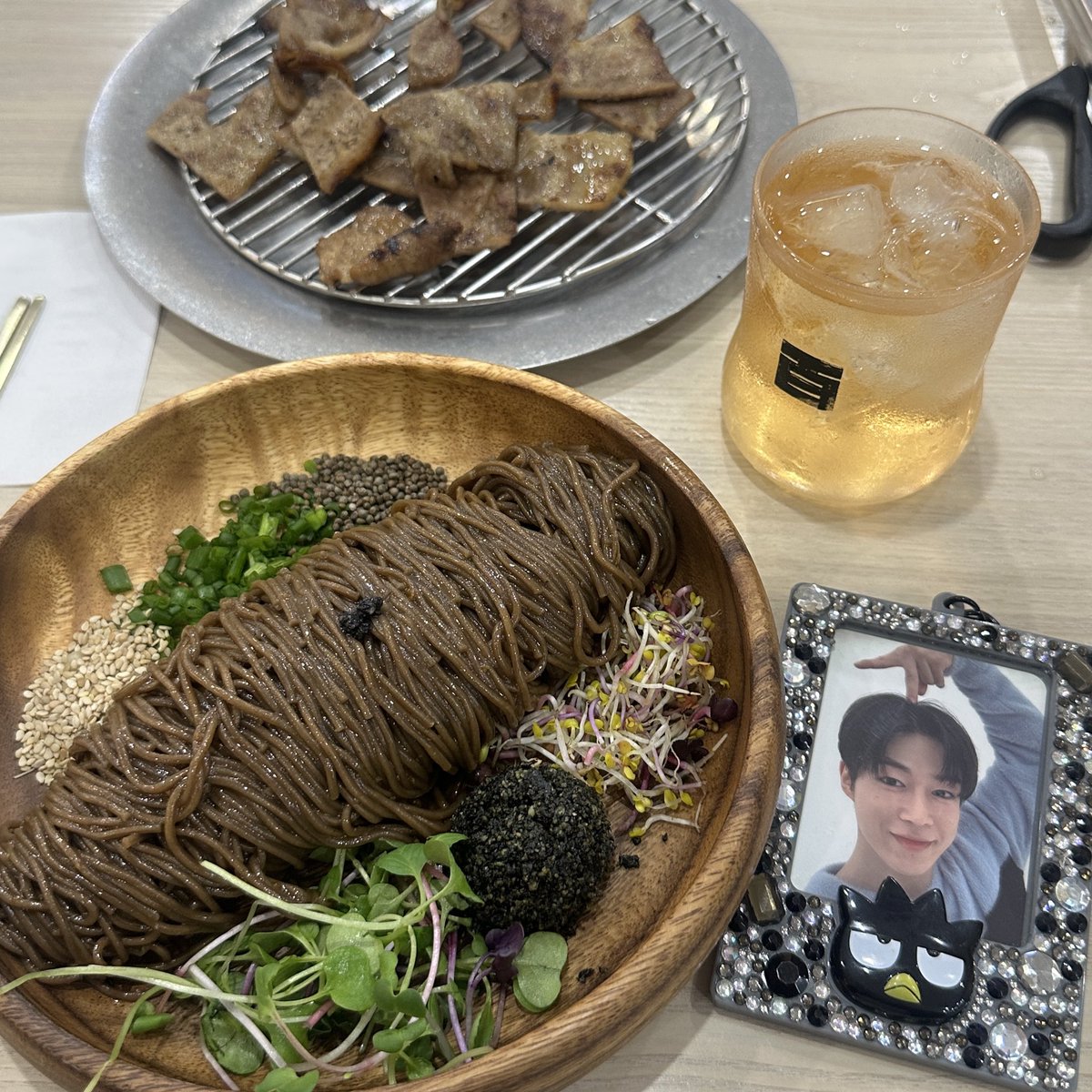zerokcal_sun's tweet photo. 먹고 행군 먹고 행군 먹고 행군 먹고 행군
지금 또 배고파서 잠이 안와🥲
행군을 좀 끊어야 배가 덜 고프려나 https://t.co/aIezVb8ARt