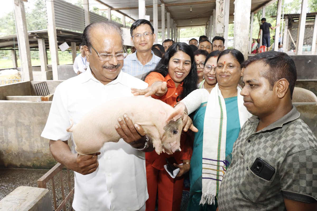 TripuraGovernor's tweet photo. Hon'ble Governor Shri Indra Sena Reddy Nallu  visited the Debnath Pig farm and enterprise of Rupam Debnath at Jubarajnagar  R.D. Block in North Tripura District. https://t.co/MypiPKNLU6