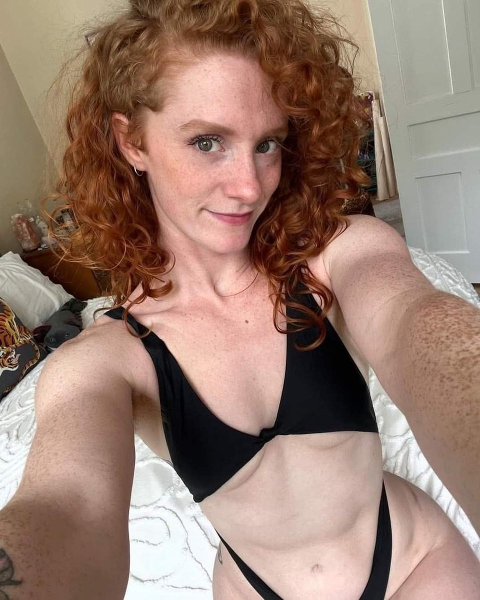 amygingerhart50's tweet photo. red white and ginger😘 https://t.co/9KJsdaL7d6