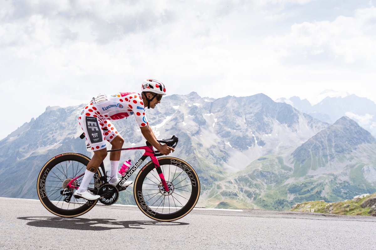 maillotapois's tweet photo. 🤍❤️ La belle journée de Richard carapaz 😍

#TDF2026 https://t.co/GXN2jSSEBE