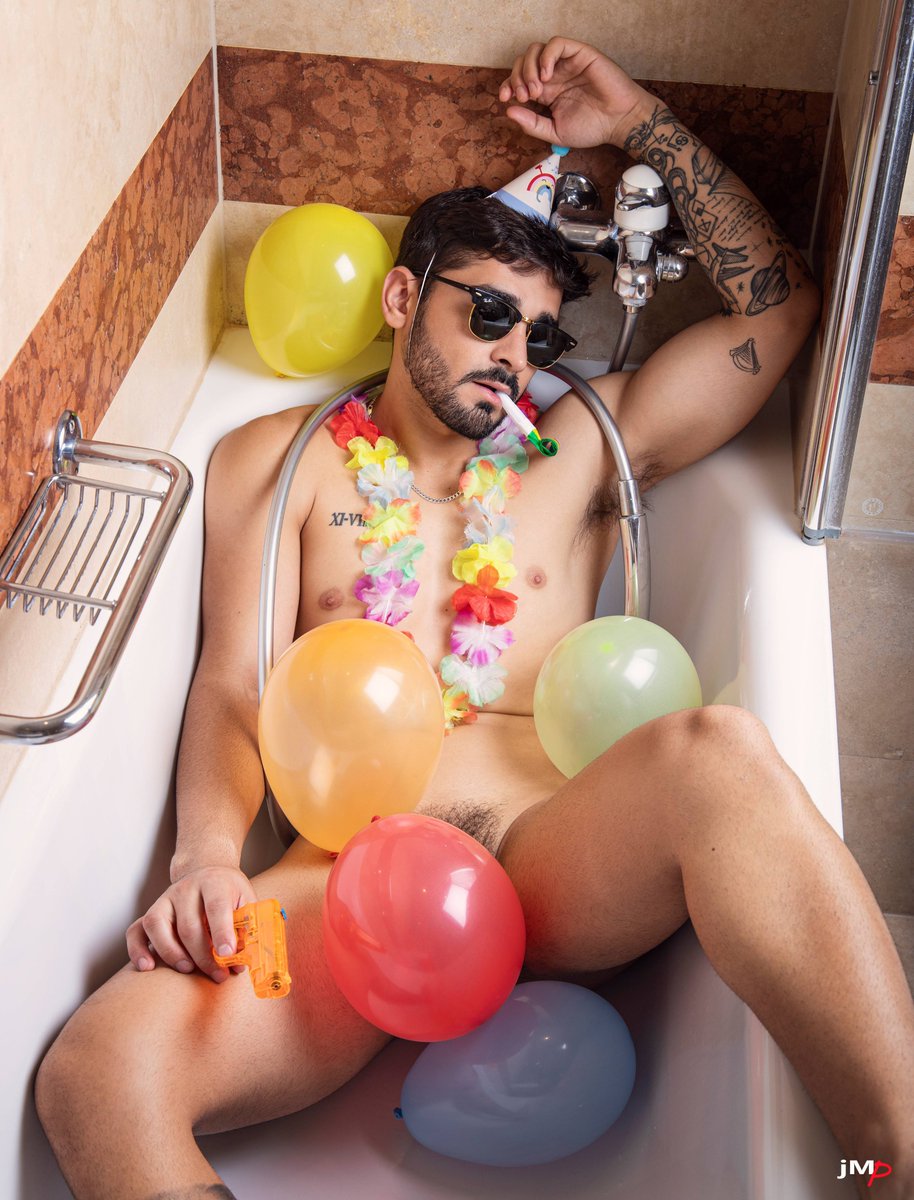 picturebyjmp's tweet photo. the after party 🥳 @boydublin26 
#afterparty #nude #bath 
more on onlyfans https://t.co/aSaH2tvdSG