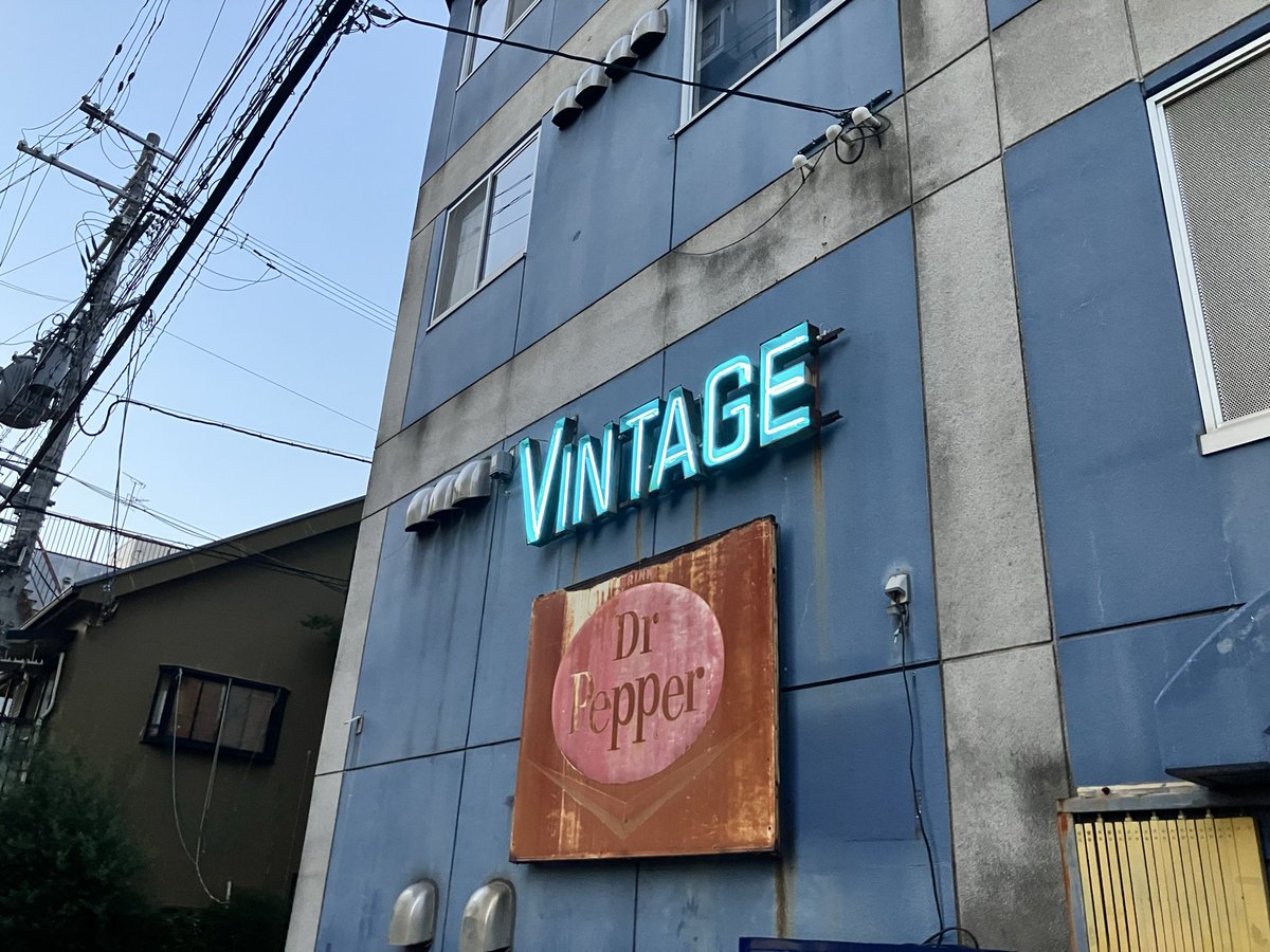 IIkmtkfamily's tweet photo. ほんこち
初めましての寝屋川VINTAGEへ新宿ぶりのBushman!
新曲も聴けたし
塩っちのドラムも久しぶりに聴けたし良かったー
ほんで2回目のDaisycall
やっぱりカッコええ
MUSEでライブするって聞いたからまた行きますね!
#unprayabld
#Bushman
#Daisycall https://t.co/w99rOLcO4S