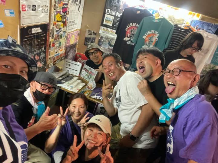 IIkmtkfamily's tweet photo. ほんこち
初めましての寝屋川VINTAGEへ新宿ぶりのBushman!
新曲も聴けたし
塩っちのドラムも久しぶりに聴けたし良かったー
ほんで2回目のDaisycall
やっぱりカッコええ
MUSEでライブするって聞いたからまた行きますね!
#unprayabld
#Bushman
#Daisycall https://t.co/w99rOLcO4S