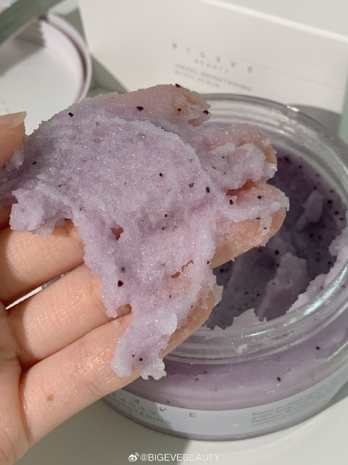 ThomasShora's tweet photo. 挖到宝！这款现剥高山蜜橘无籽爆汁，每瓣都裹着蜜香，皮还薄到一捏就破，追剧时炫一整袋都不觉得腻，鲜灵劲儿直冲天灵盖～ https://t.co/kTiRFPNyDU