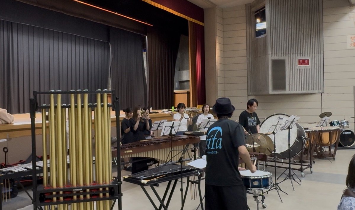 mittalog's tweet photo. 本日(昨日)は、福山の吹奏楽団Sifa Wind Orchestraさんのレッスンへ🎺
9/22にゲストとして演奏に参加するので、合奏に入ってリハーサルをしつつ、アドバイスなど色々やってまいりました👍️
9/22、宜しければ演奏を聴きに来てくださいね！

明日はオアシスパークで大道芸だ！
初、散水パフォーマンス‼️ https://t.co/augVTEKRr7