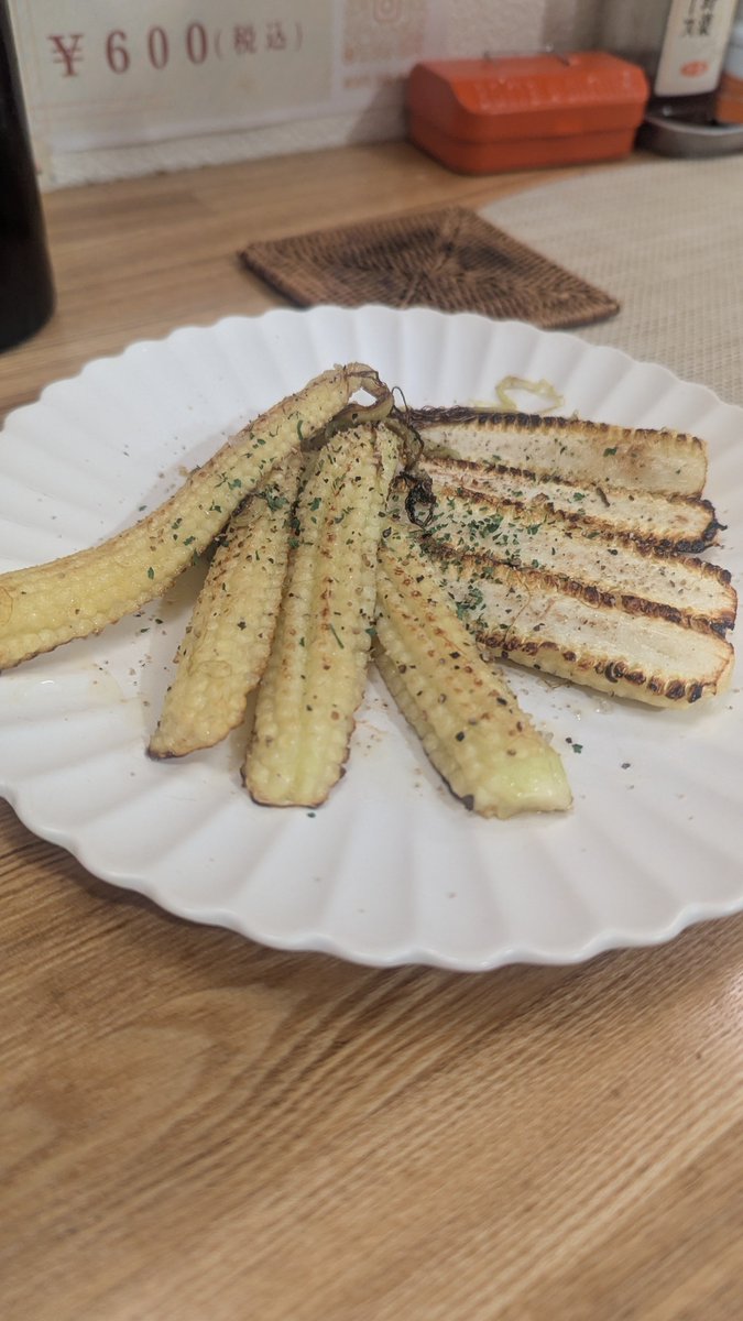Brough_neck's tweet photo. 数カ月ぶりの銀の目でスープハンバーグとヤングコーンのオリーブオイルの塩焼きを食う https://t.co/yLrnOzXI2i