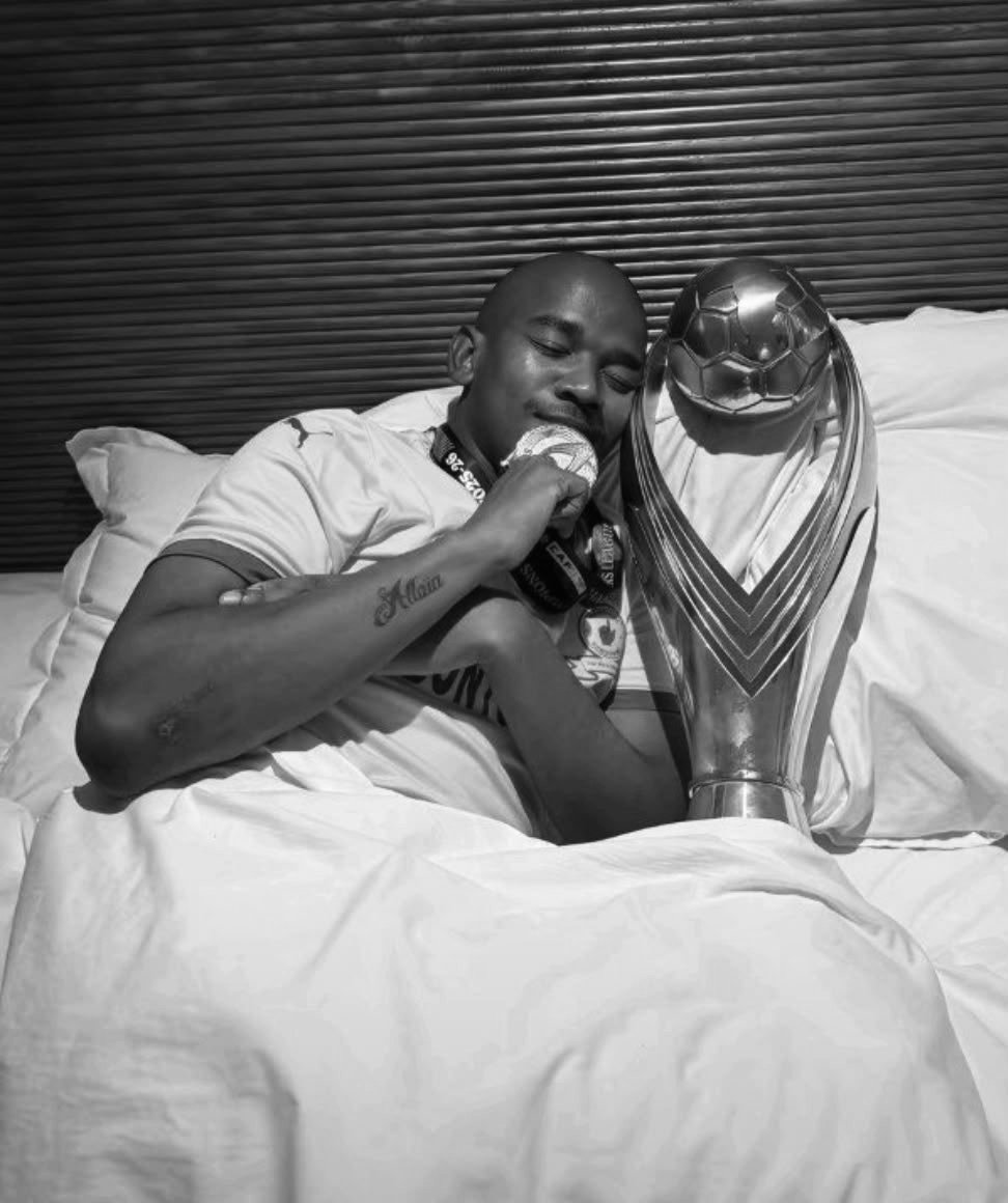 moloij's tweet photo. @Masandawana Phephi Masandawana, re lla le lona bafethu, re lahlehetswe as football fartenity.
#Sundowns #RIPJayden https://t.co/jtWlWHk5LH
