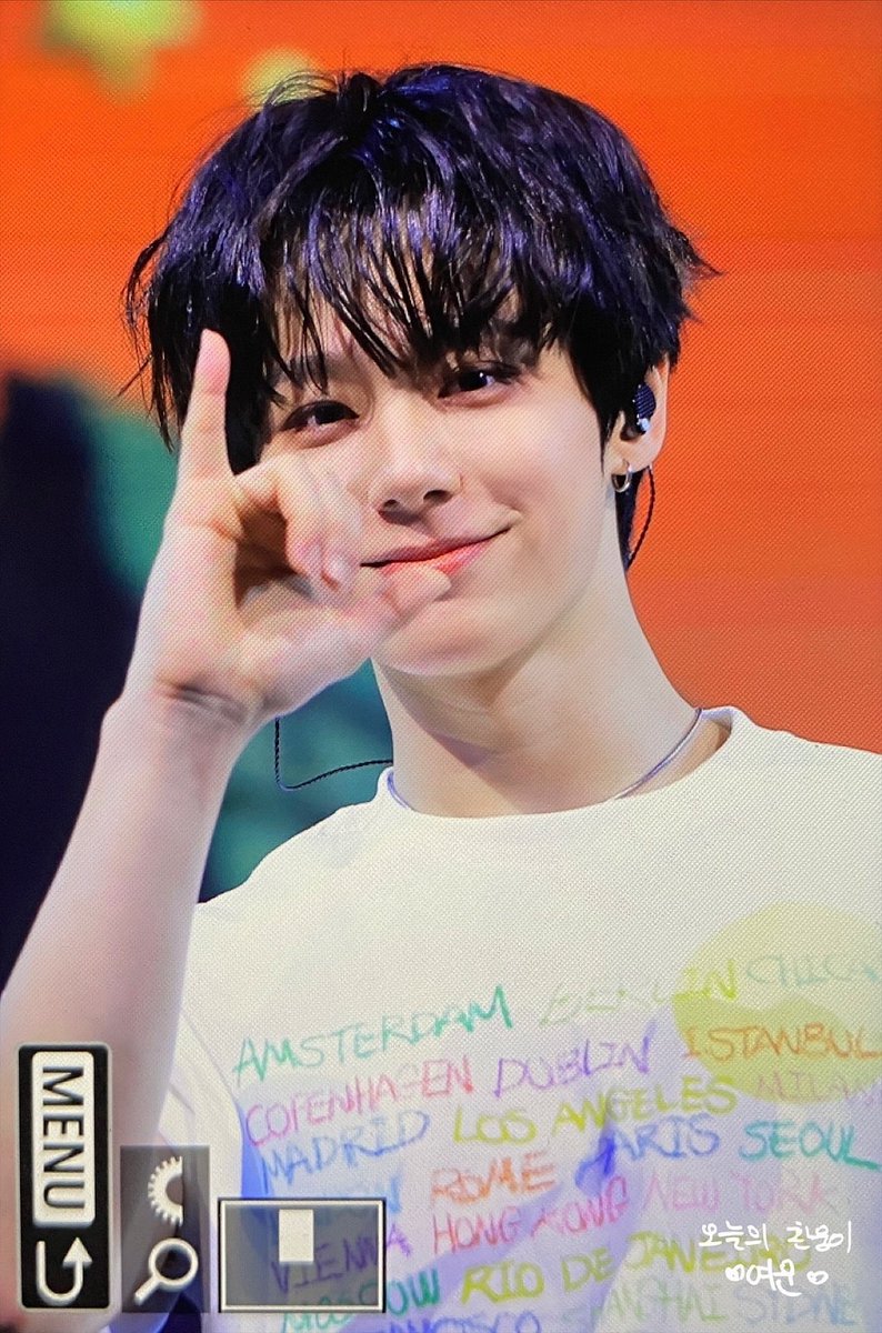 Stay_in_Dream's tweet photo. 260725 #오늘의환웅이

태풍이 뭐라고 우리 사이를 갈라놔.

#원어스 #환웅 #ONEUS #HWANWOONG https://t.co/JqZ9SB7WXM