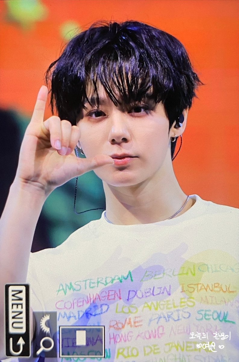 Stay_in_Dream's tweet photo. 260725 #오늘의환웅이

태풍이 뭐라고 우리 사이를 갈라놔.

#원어스 #환웅 #ONEUS #HWANWOONG https://t.co/JqZ9SB7WXM