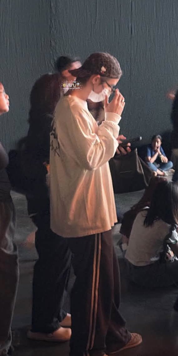 baby4maf0urth's tweet photo. น้องฮงลงสตรแล้ว น่าจะลงได้แล้วแหละ ใช่ครับ เจอฮงมาดูสรันที่มอนเตอร์ สนุกใหญ่เลย แต่แฟนคลับสรันคนนี้ ใส่หมวกคิตตี้นะครับ🐱🎀

เป็นคนบนเวทีบ่อยแล้ว วันนี้คงมาเติมพลังเตรียมพร้อมไปขึ้นเวทีเองพรุ่งนี้สินะ แฟนคลับคนนี้เท่จังขึ้นงานเดียวกันกับไอดอลเลยเนี้ย พนสู้ๆน้า ขอเท่ๆ https://t.co/ucSTtnzB8s