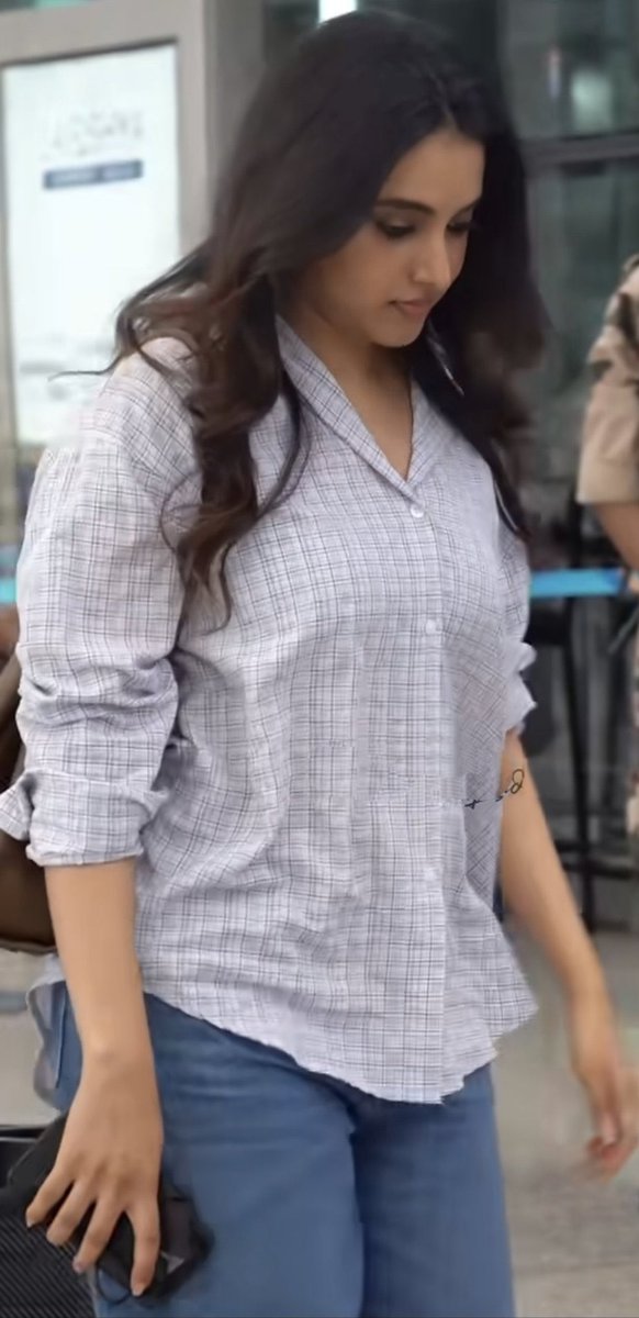 Kundiveerann's tweet photo. Wifey Pammy😍
Nalla koluthuta🤤
Moratu olu pola😝 
Imagine that kolutha odambu as amanakundi ahhh🔥 https://t.co/C4R9f8wduD