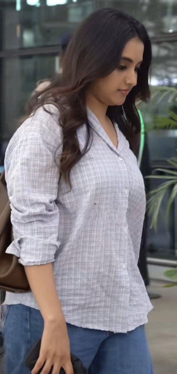 Kundiveerann's tweet photo. Wifey Pammy😍
Nalla koluthuta🤤
Moratu olu pola😝 
Imagine that kolutha odambu as amanakundi ahhh🔥 https://t.co/C4R9f8wduD