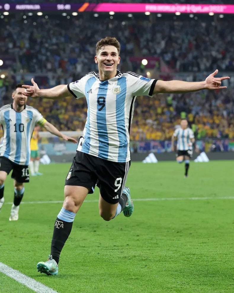 ivyprest's tweet photo. ustedes no saben lo q fue gritar spider boy king of thieves en el eras tour unos meses después de haber salido campeones del mundo JAMAS lo sabrán porque hay uno solo y es argentino https://t.co/769KuSGWPL