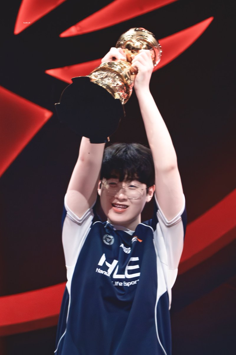 Tuoliyeli's tweet photo. 260712 MSI Final

#Zeus #제우스 #최우제 https://t.co/5wWEapE5Jw