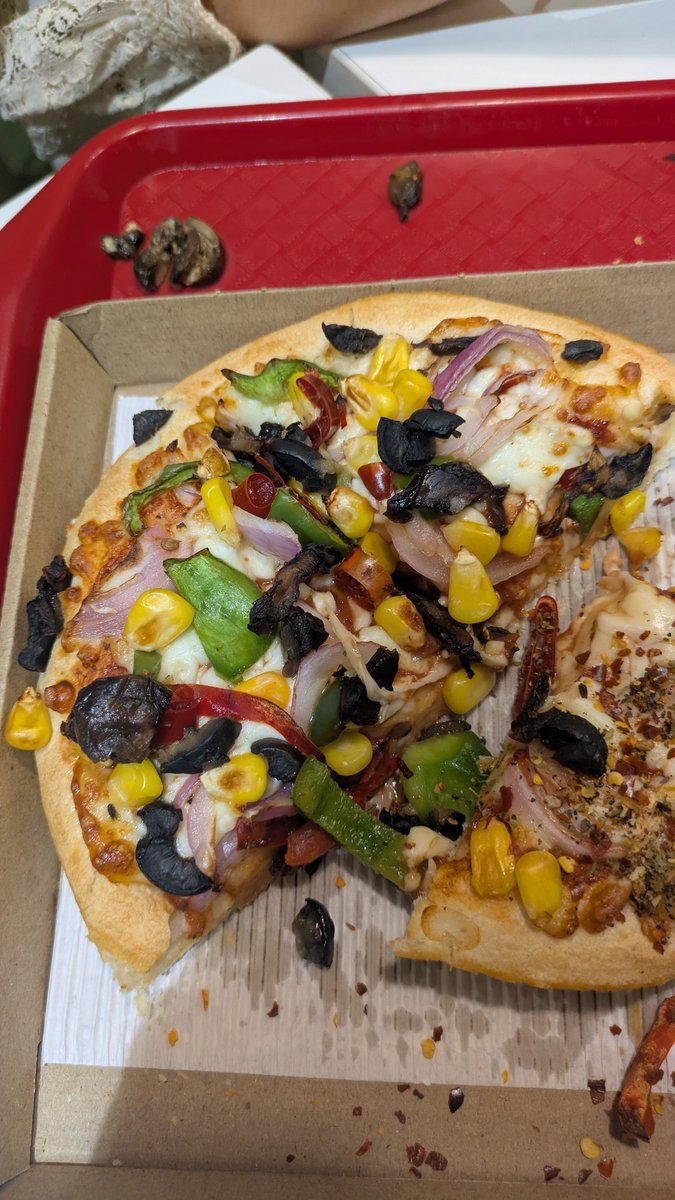 _avikd's tweet photo. @pizzahut @PizzaHutIN 
Distinguish between burnt pizza and olives. How can you serve such bad pizza? https://t.co/ZUX8oMmMNd
